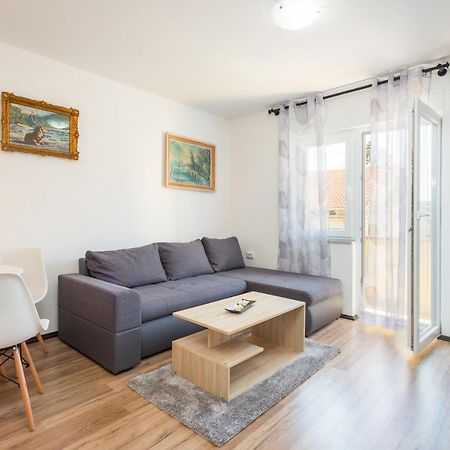 Sunny Apartment Ili Near Amfiteatar PUY 외부 사진